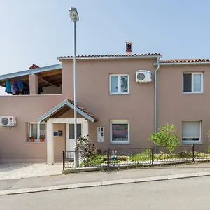 apartment-amans.pula-hotels.org/